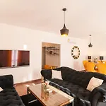 Tom Apartment *