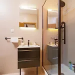 Tom *