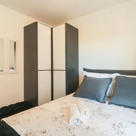 Apartment Tom